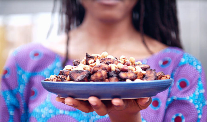Kelewele founder holds a plate of plantains