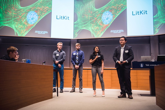 Students pitch venture at event