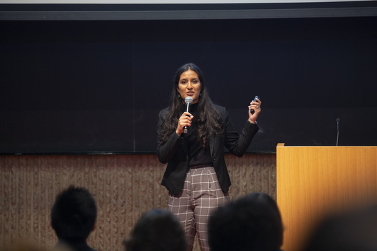 Marina Marmolejo presenting at pitch event